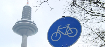 Europaturm mit Radwegschild