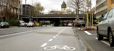 Schutzstreifen auf der Mainzer Landstraße